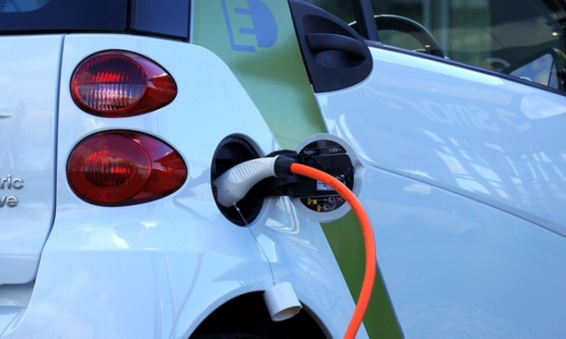 Sempre più persone attratte dall’auto elettrica