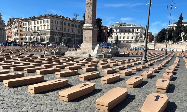 Mille bare. Il flash mob della Uil a Roma