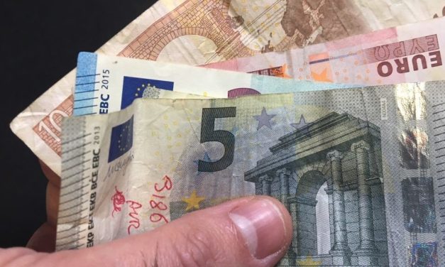 Stipendi? Gli italiani preferiscono parlarne in privato