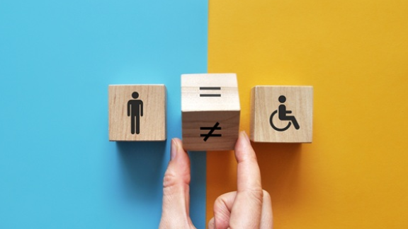 Troppe barriere sociali per le persone con disabilità